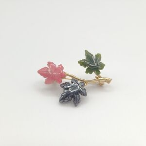 Vintage Carved Stone Leaf Brooch Gold Tone Floral Pin